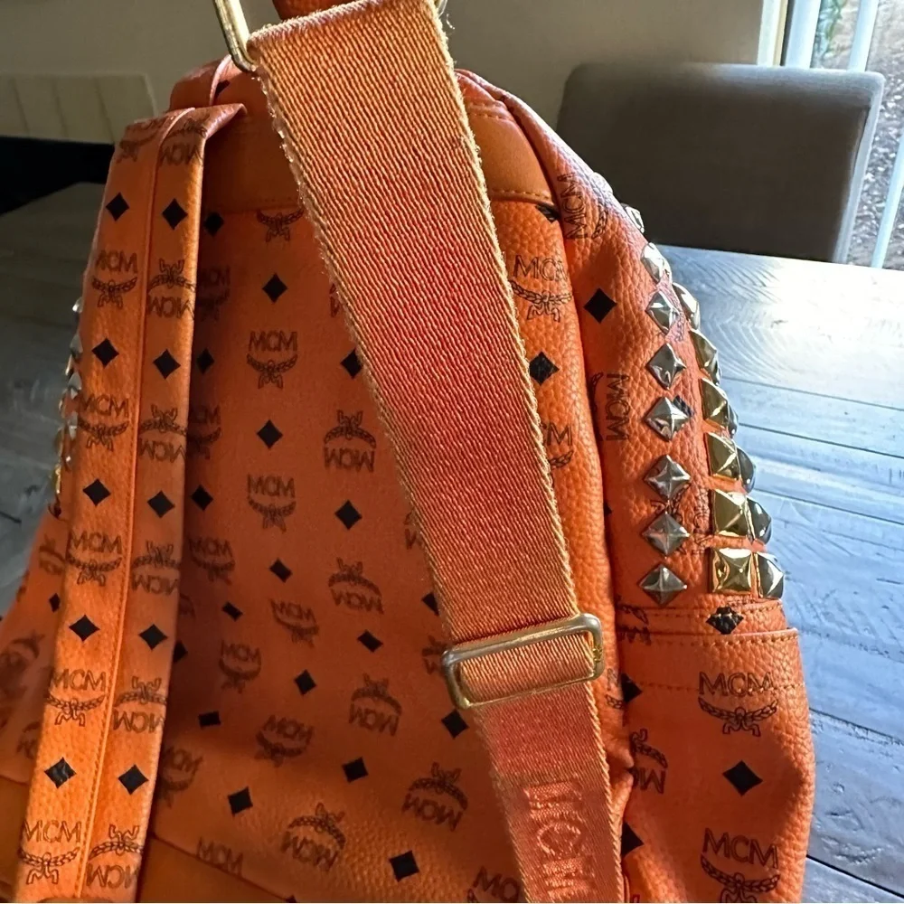 🔥MCM leather orange Visetos coated canvas 
Stark backpack🔥LIMITED EDITION - Picture 9 of 17